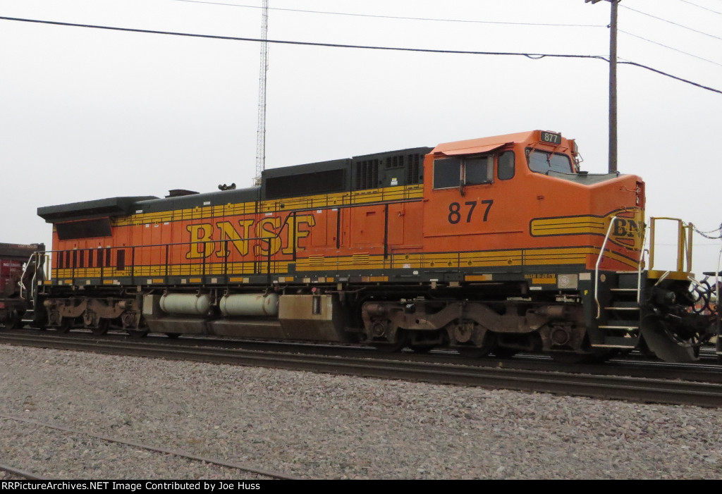 BNSF 877